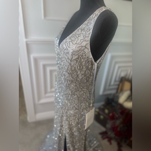 Silver Beaded Floral Sleeveless Gown - Picture 12 of 17
